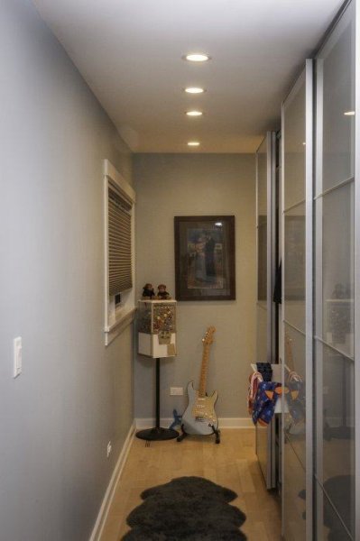 Mid-Century Split Level: Master bedroom 2