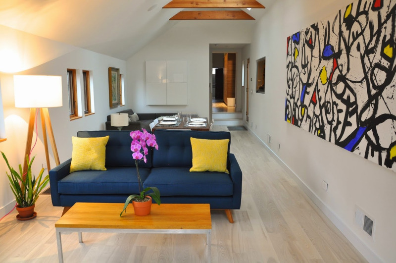 Bucktown renovation: Living room toward the kitchen