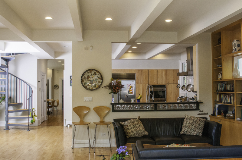 Lincoln Park Rehab: Family room2