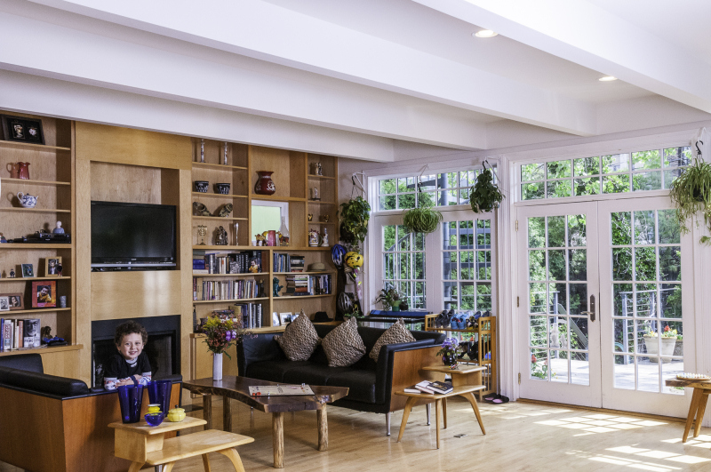 Lincoln Park Rehab: Family room