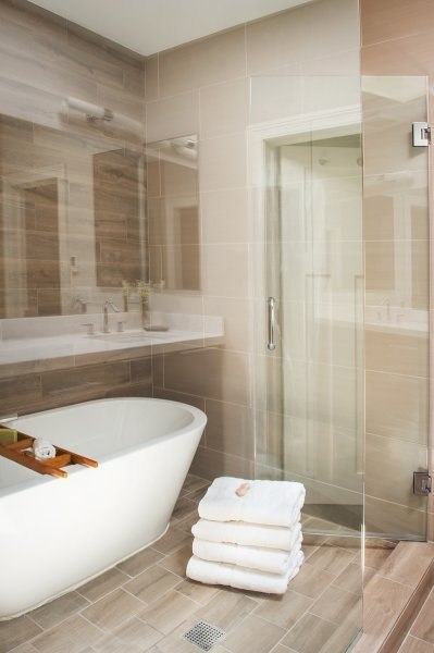 Roscoe village Rehab: Master bathroom